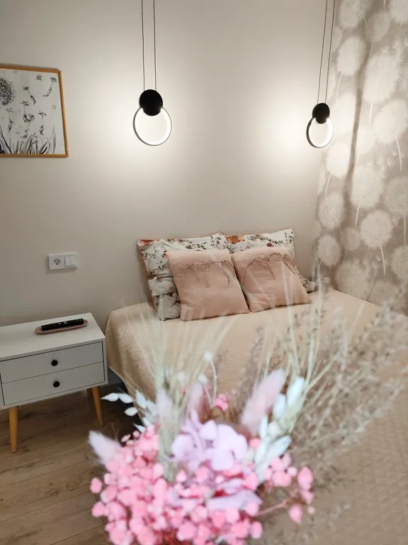 Просторная квартира с отдельной спальней недалеко от МНТК