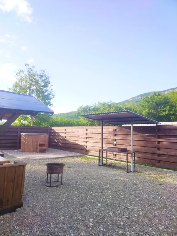 Домик с камином в горах