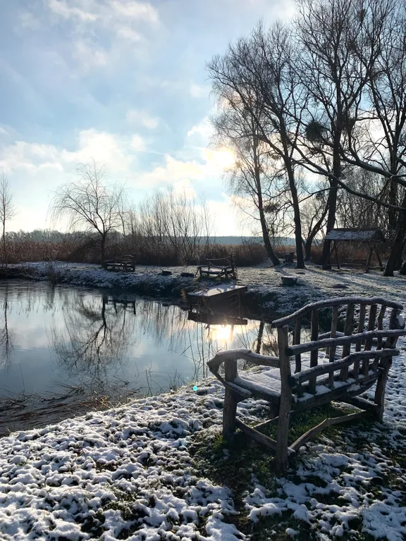 Тихое и комфортное место на берегу реки Лесная
