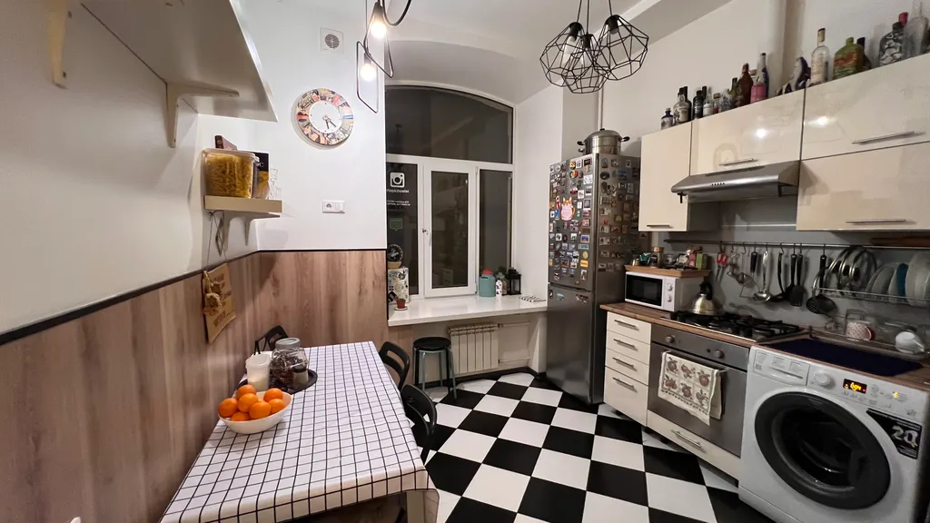 Уютная комната у площади Восстания