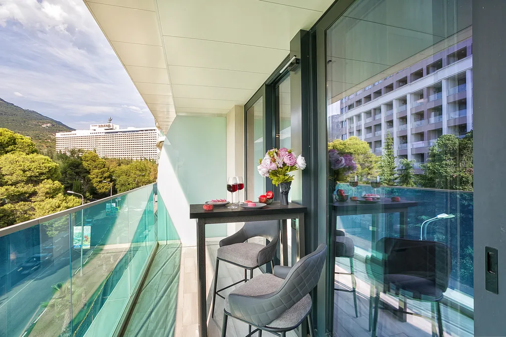 1-комнатная квартира с террасой на парк у моря со своим бассейном на пляже