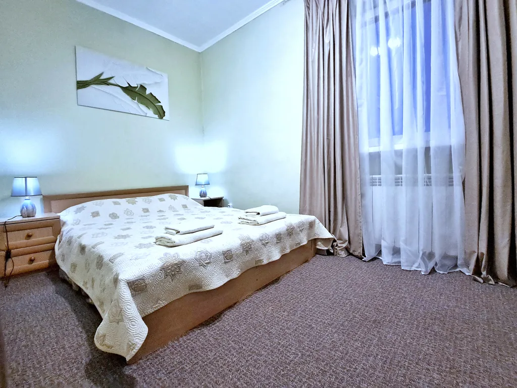 Номер в сердце города.Главный пр-т Азовский-2 мин.Набережная,пляж-5мин