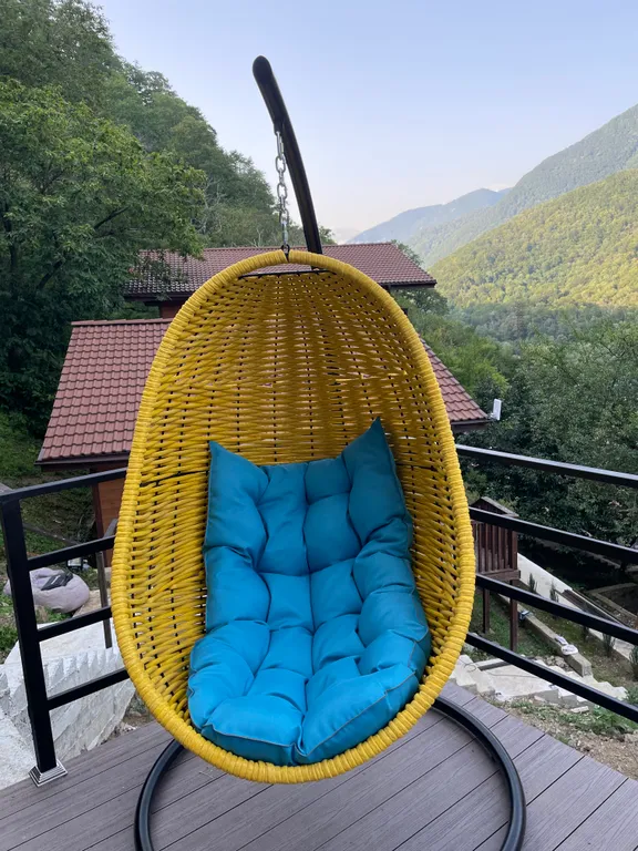 А-Дом с видом на горы по дороге на озеро Рица