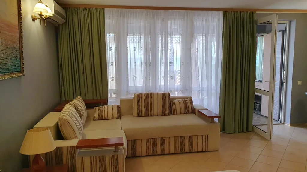 Апартамент у самого моря с двориком