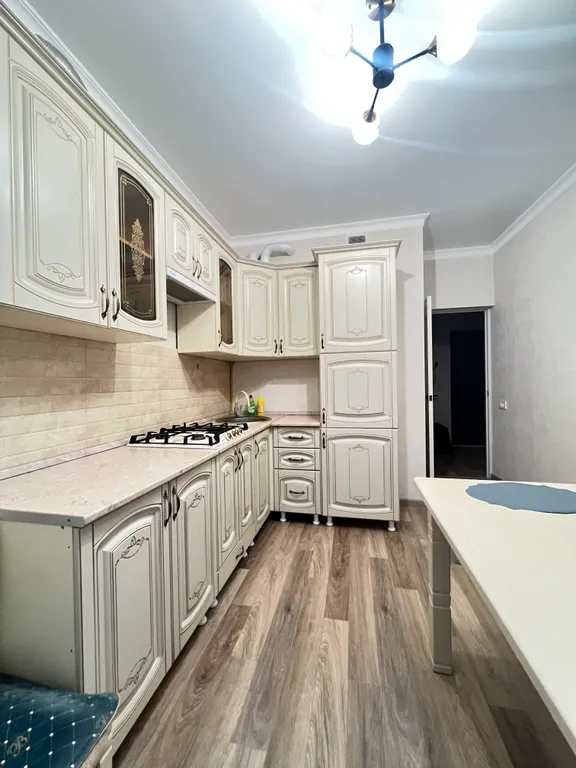 Уютная 2-комнатная квартира с дизайнерским ремонтом