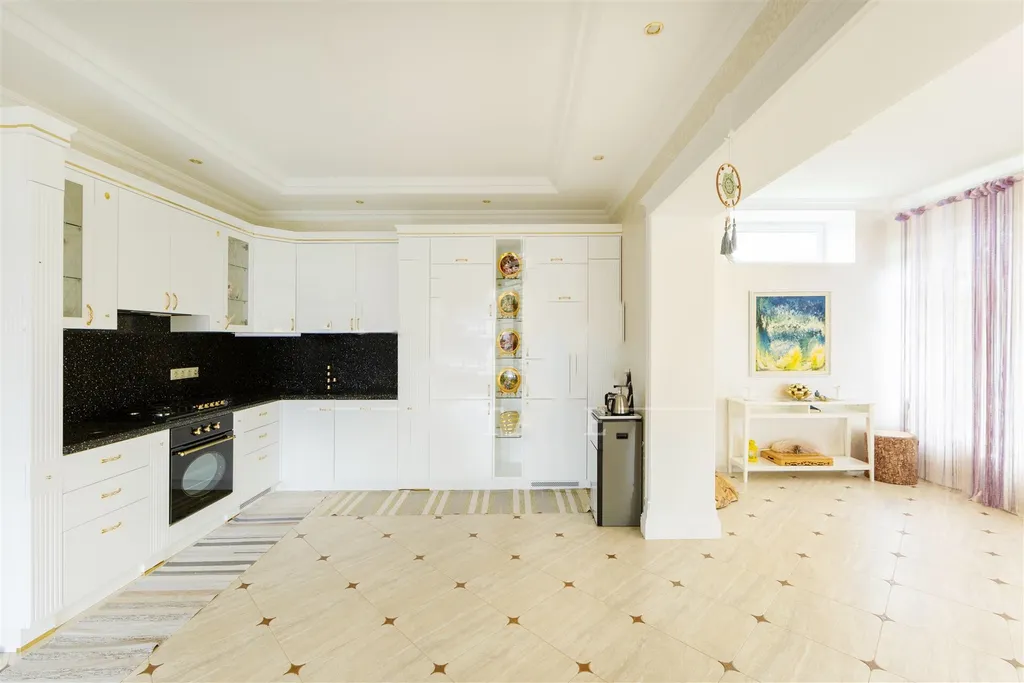 Атмосферный дом с баней, возле леса