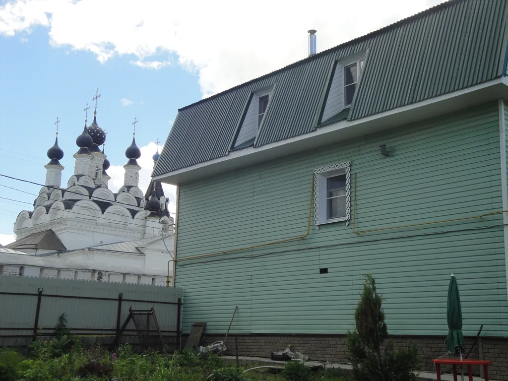 Трёхкомнатная квартира с видом на монастыри