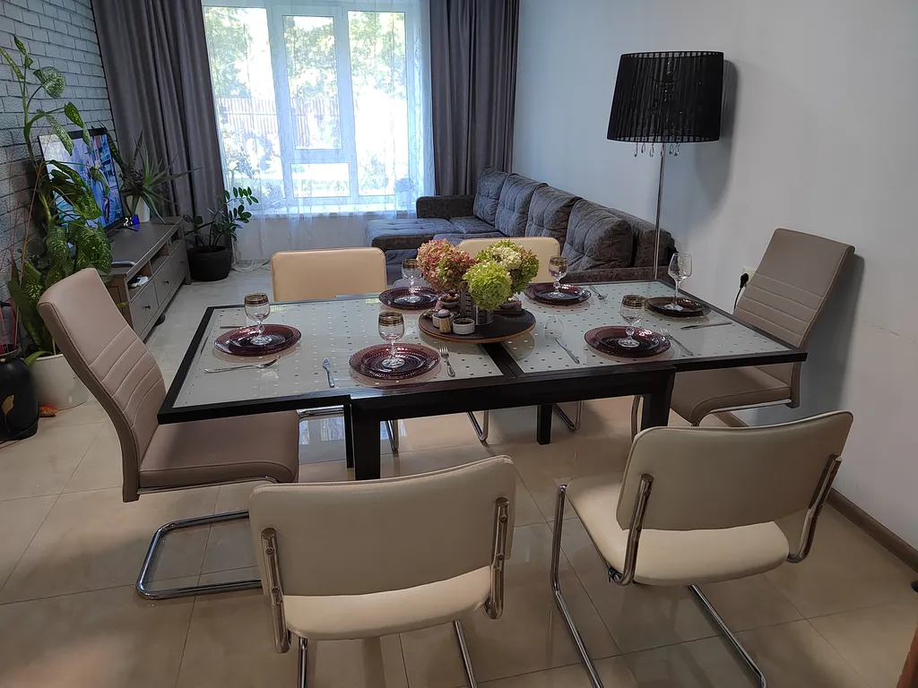 Дом в лесу у залива