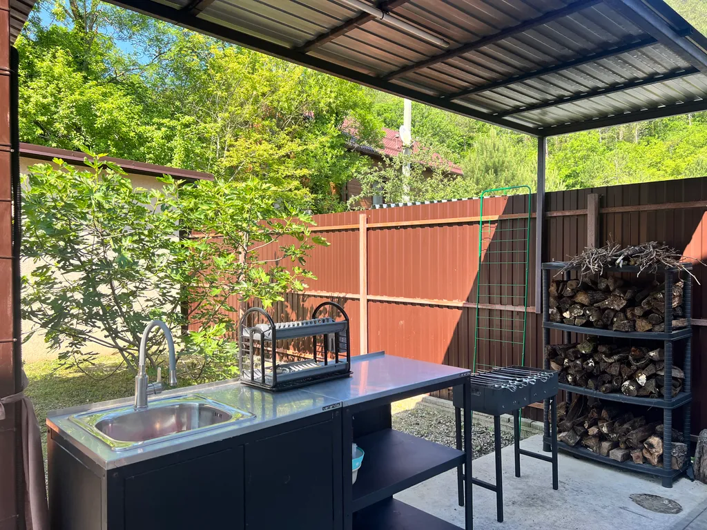 Большой дом с бассейном