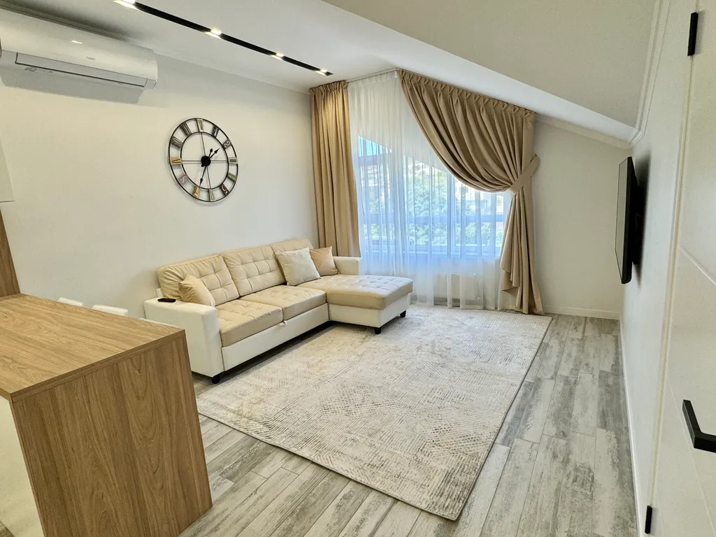 Двухуровневая евротрешка возле моря