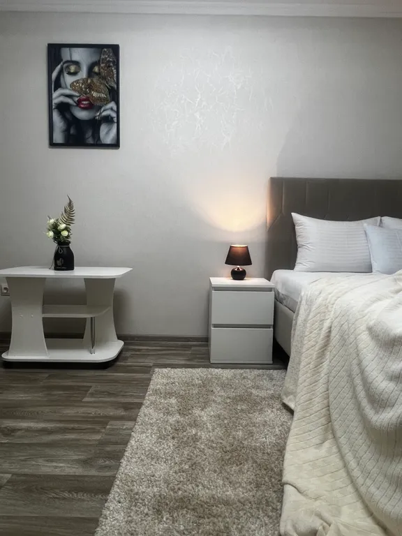 Шикарные апартаменты с белоснежными полотенцами и бельем