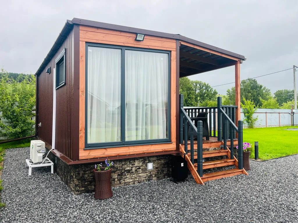 Уютный домик в тихом месте у реки