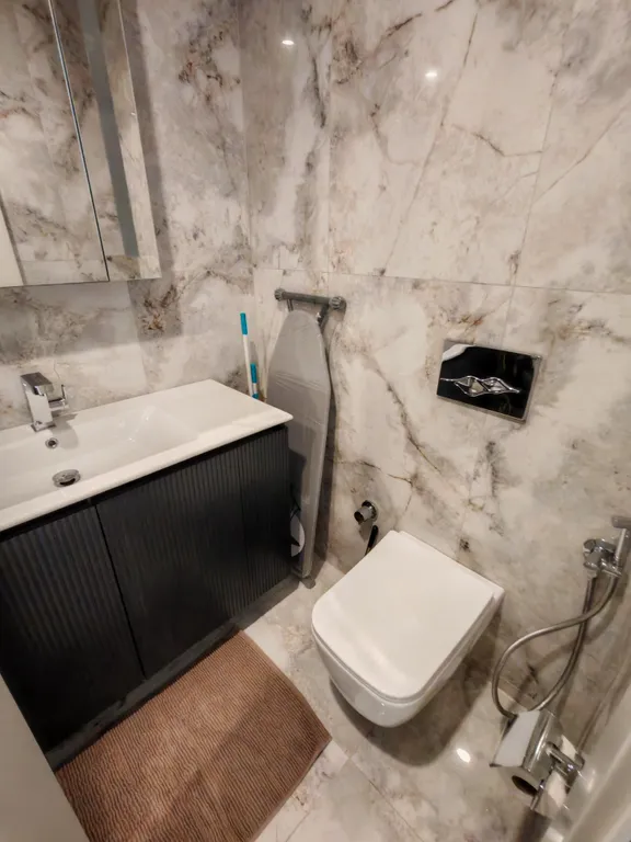 Квартира с дизайнерской отделкой, видом на море и аквапарком