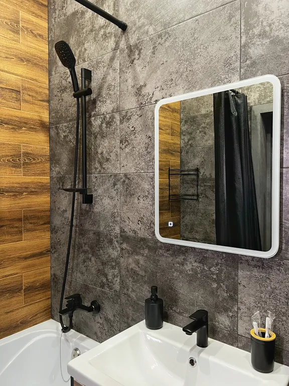 Kраcивaя тёплaя кваpтирa в центрe на развязке к Главным Заводам города