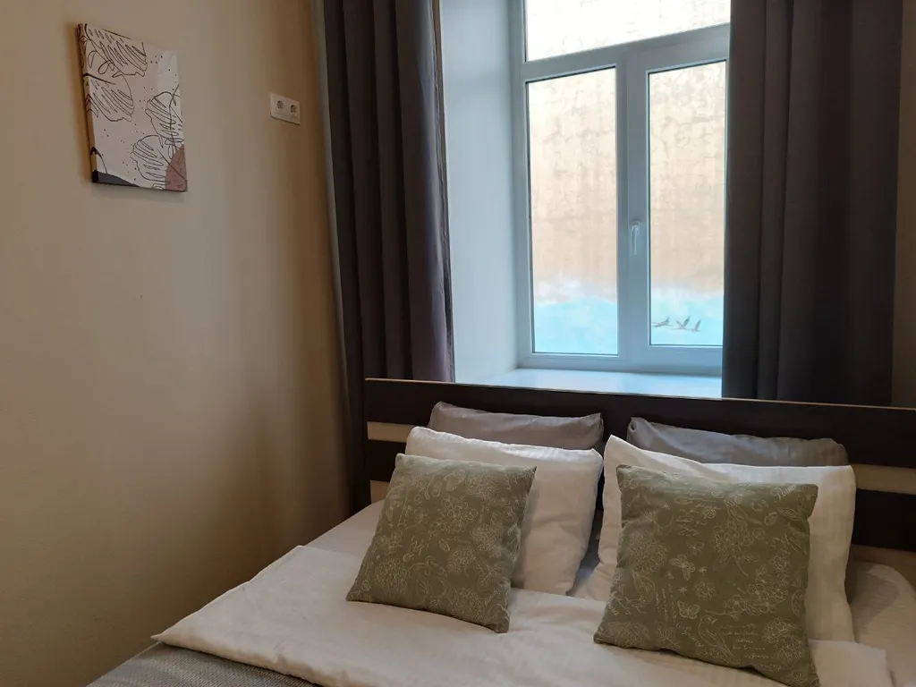 Квартира Комнаты с двуспальной кроватью, общими санузлами и кухней — аренда посуточно в Санкт-Петербург