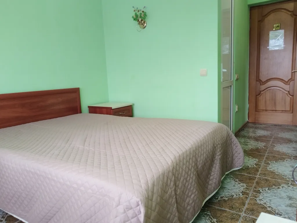 Квартира Квартира Двухместный номер с балконом в гостевом доме "Легенда" с бассейном. — Анапа