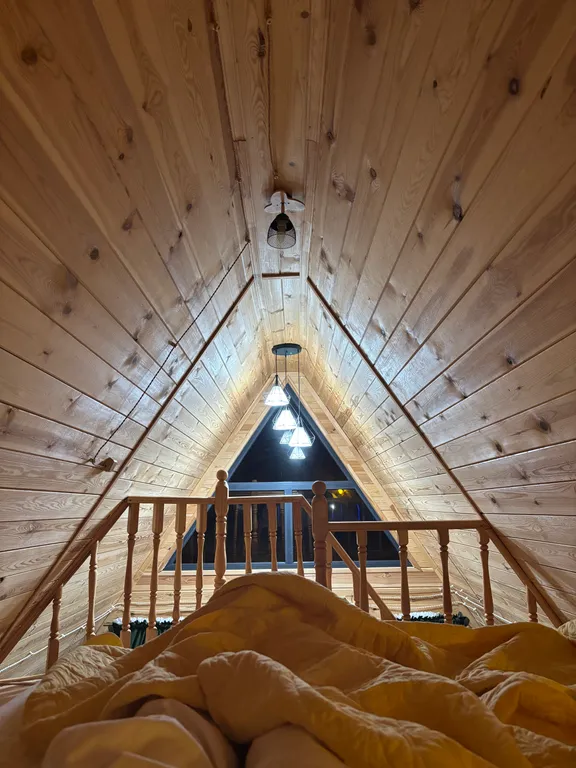 Атмосферные дома a-frame на берегу моря