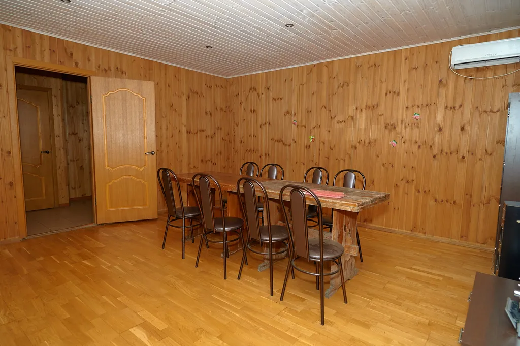 Уютный коттедж с 4-ми спальнями, баней и бильярдом у озера