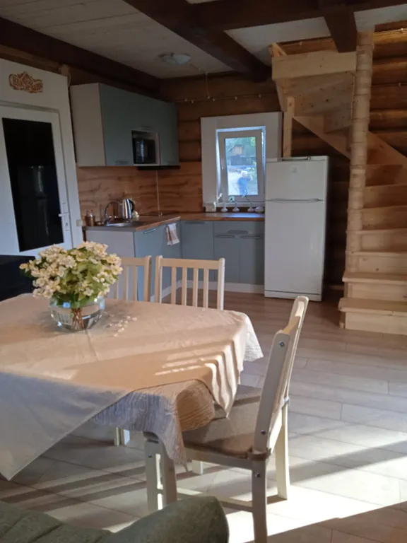 Дом у пруда