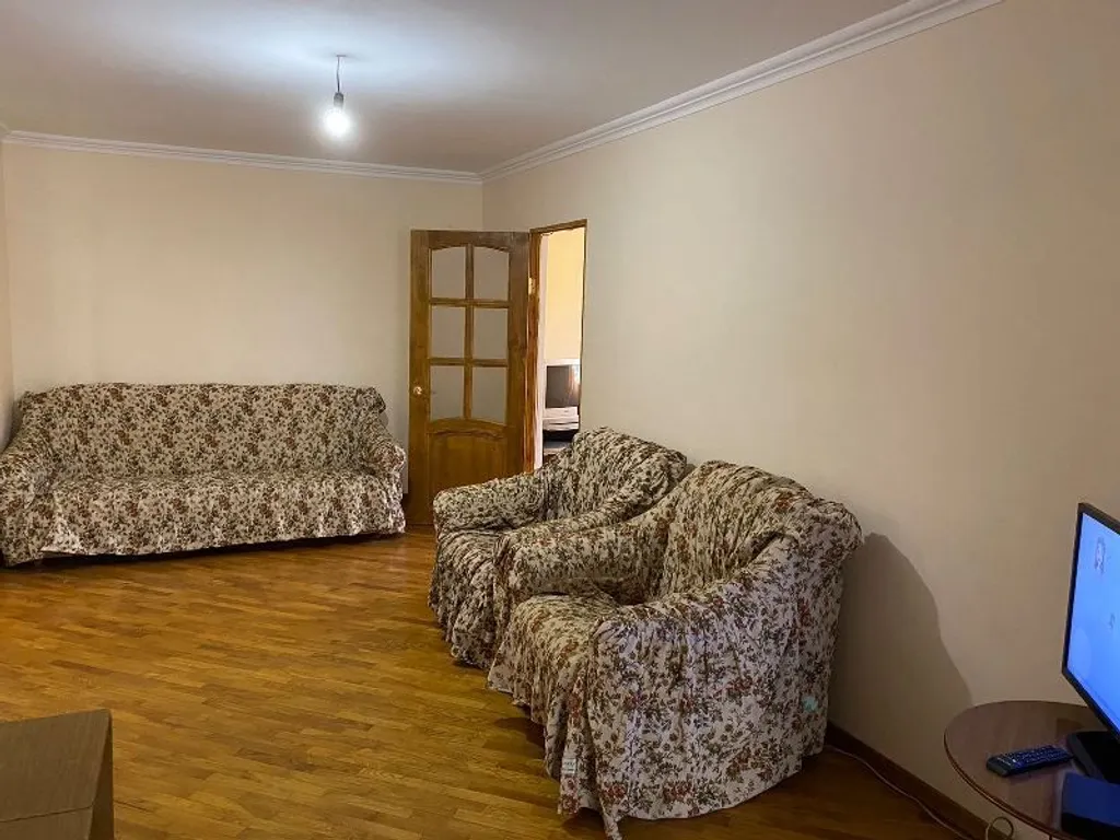 4-комнатная квартира в центре Пицунды