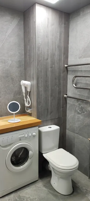 Новая студия с двумя разделенными большими спальными местами