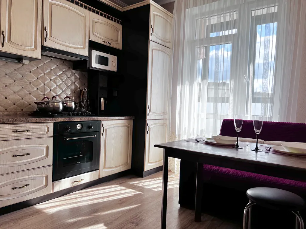 Огороженная парковка на Липовой аллее, Артиллерийская