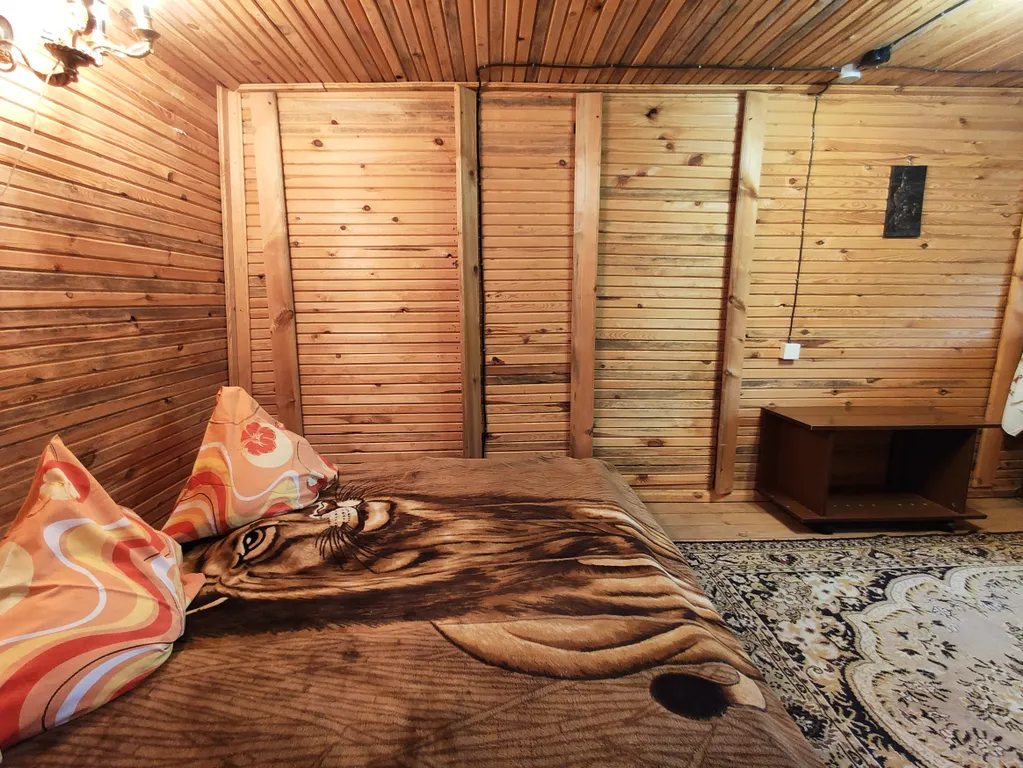 Дом в окружении леса, озёр и рек, около турбазы Алоль