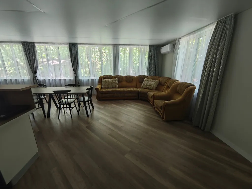 Дом на берегу озера