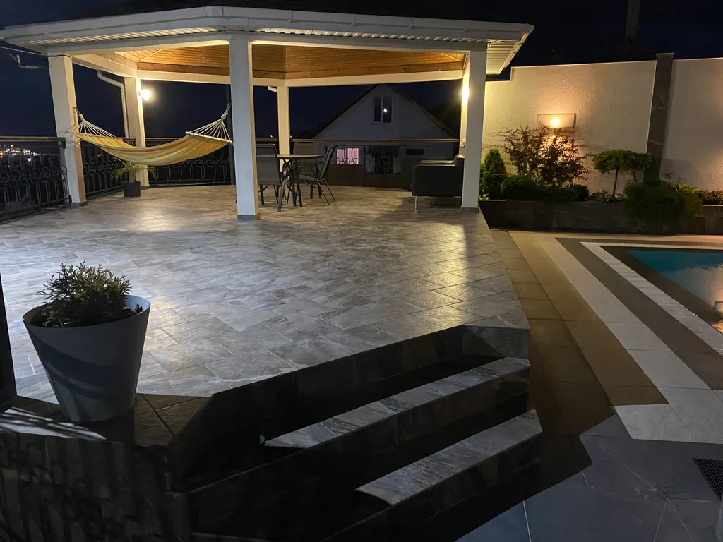 Дом с бассейном, баней и видом на море