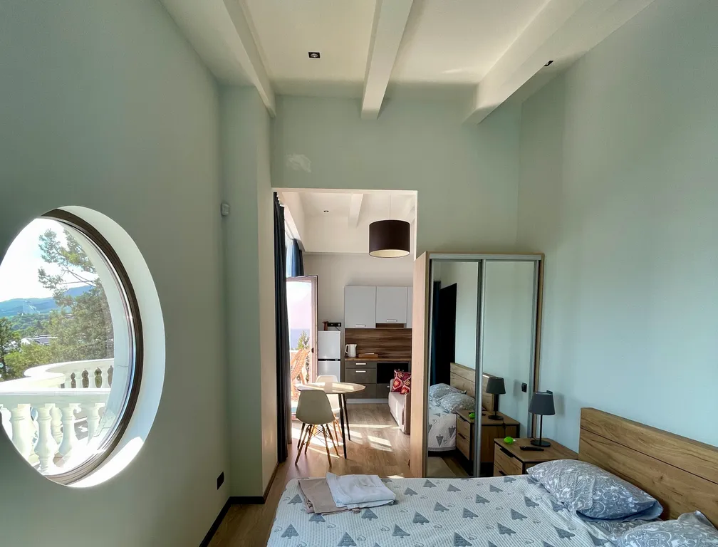 Студия с видом на море