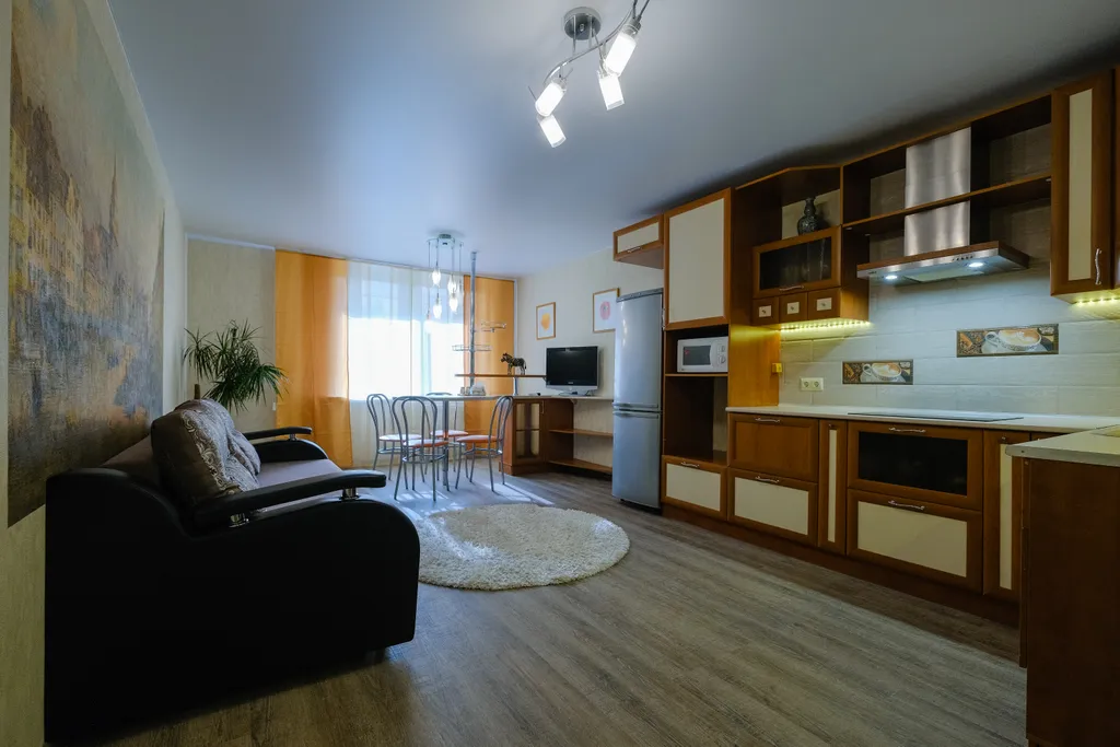 Трёхкомнатная квартира возле Дворца Спорта