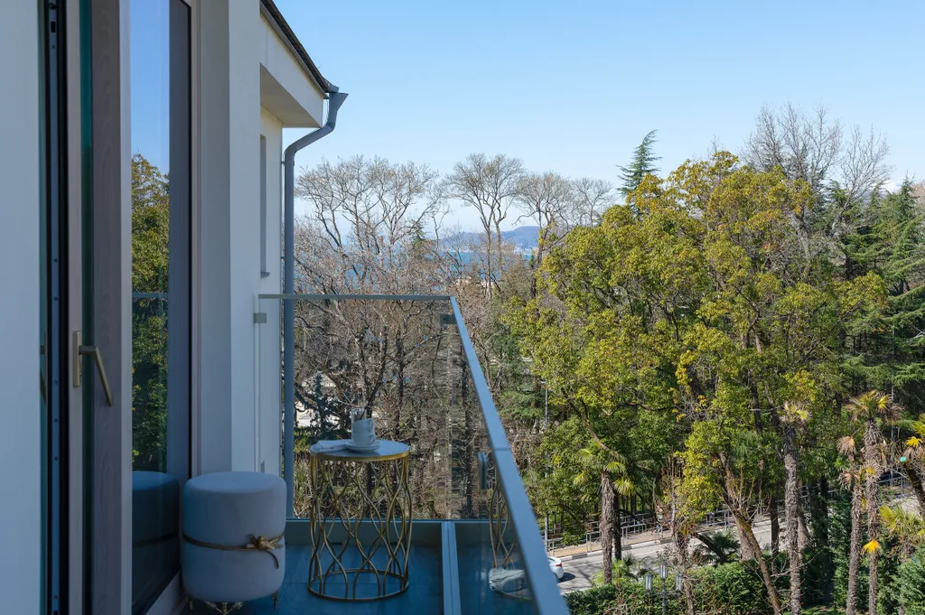 Апартамент люкс с балконом Королевский Вид