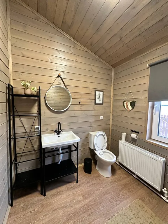 Большой дом с видом на озеро