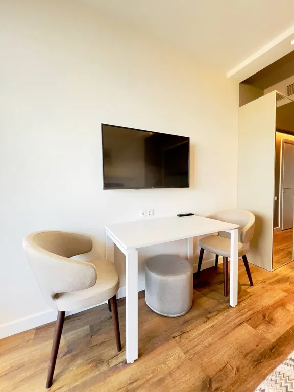 Alliance Palace, вид на старый город, море и горы