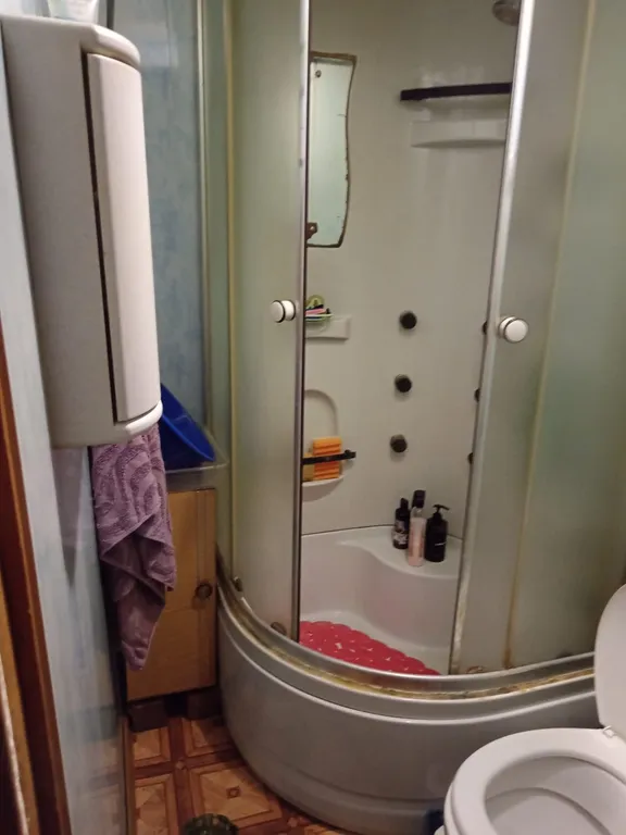 Дом вдоль аллеи