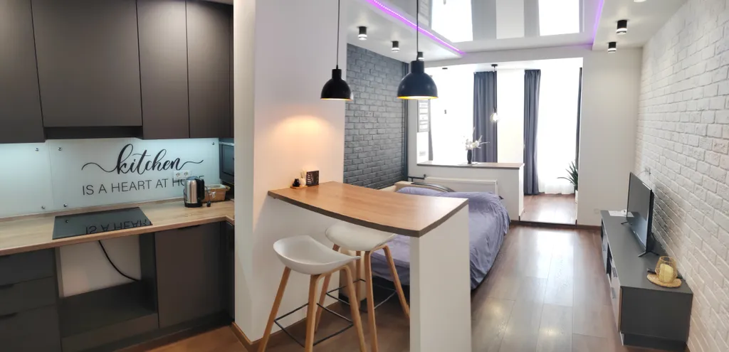 Квартира-студия с дизайнерским ремонтом рядом с центром города