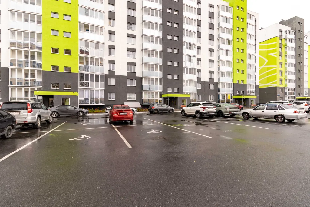 Квартира с жёлтым диваном