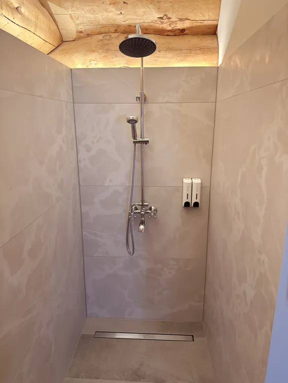 Гостевой дом и кедровая баня на Алтайской