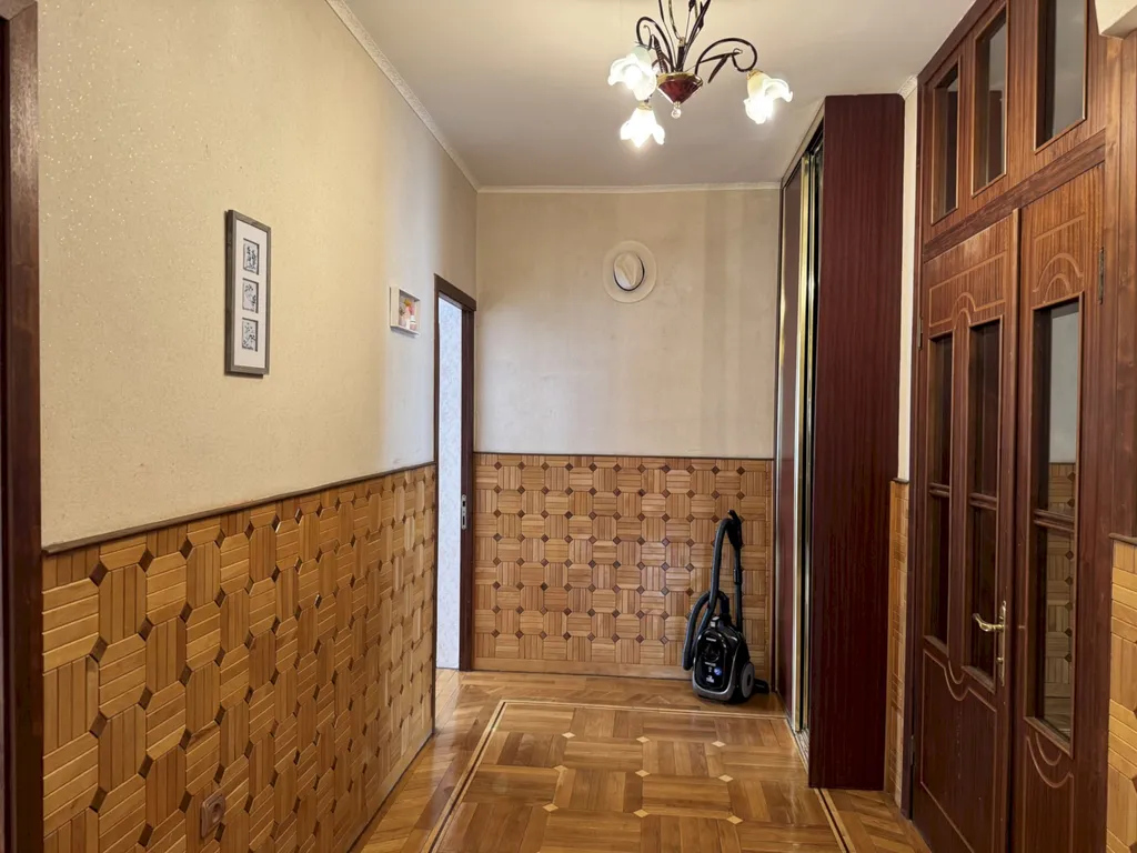 Квартира Четырёхкомнатная квартира в центре с балконом – 7 минут до моря — Геленджик