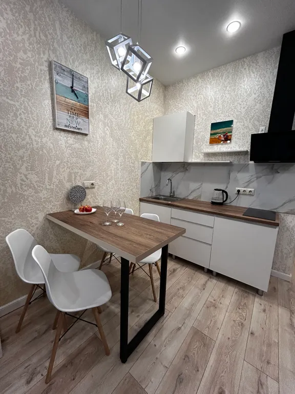 Уютная студия с видом на лес