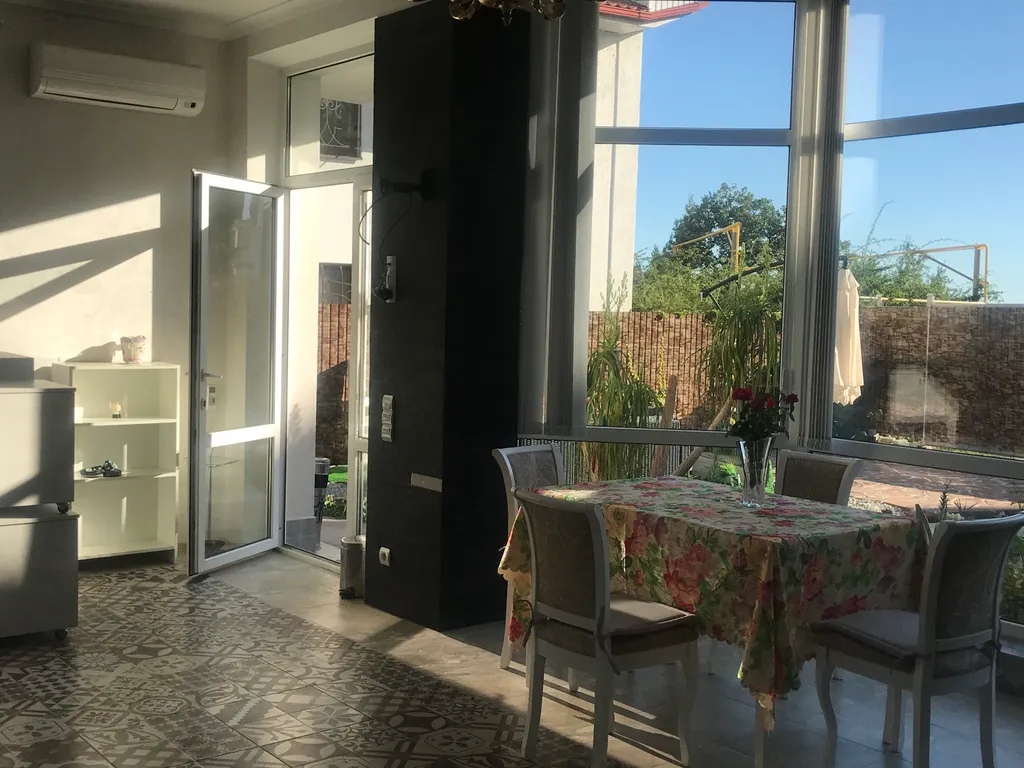 Новый дизайнерский европейский дом недалеко от моря, у Ялта интурист