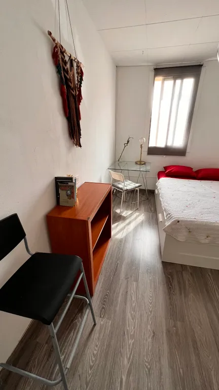 Комната около парка Монтжуик в центре