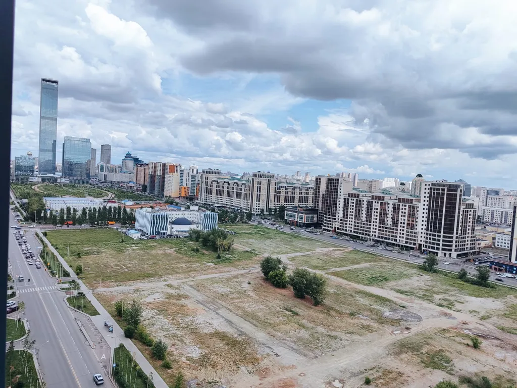 Стильная дизайнерская квартира в центре Левого берега