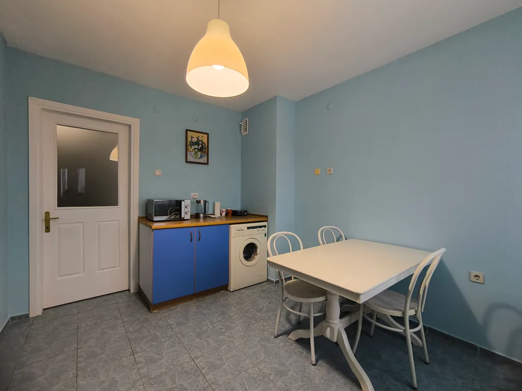 Перекрёсток четырёх дорог. Твой пятый - к дивану