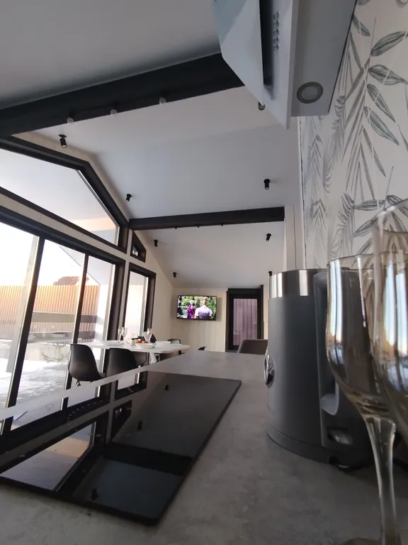 Уютный дом на две семьи в коттеджном поселке