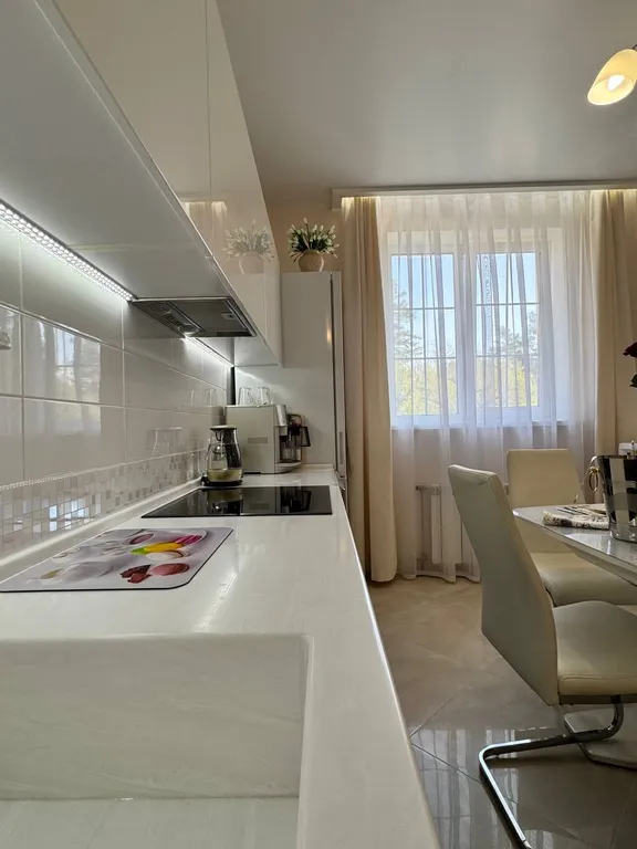 Квартира с камином у леса