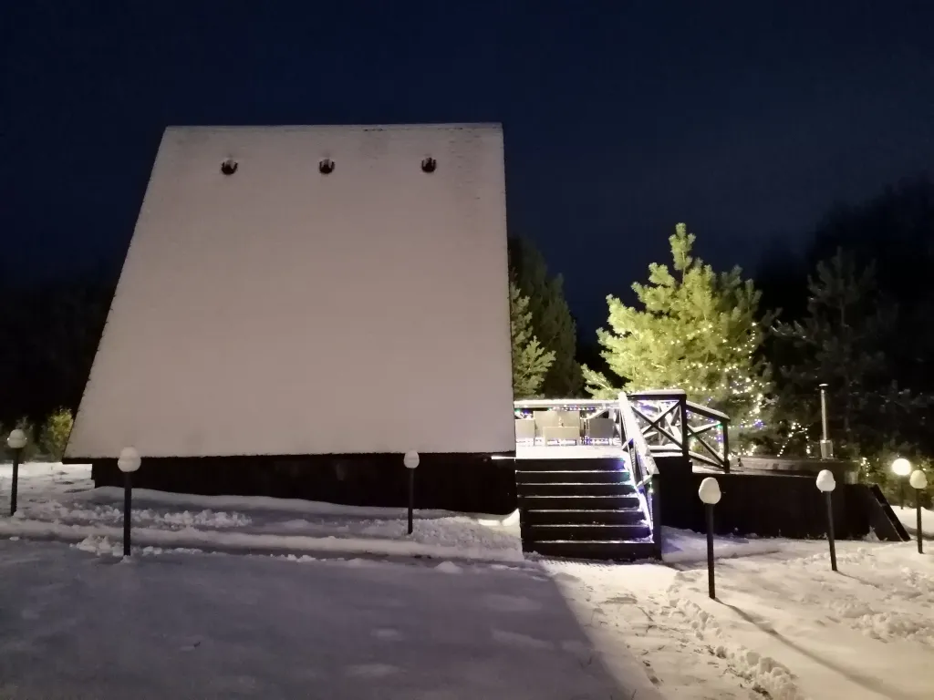 Романтический отдых в доме на границе с лесом