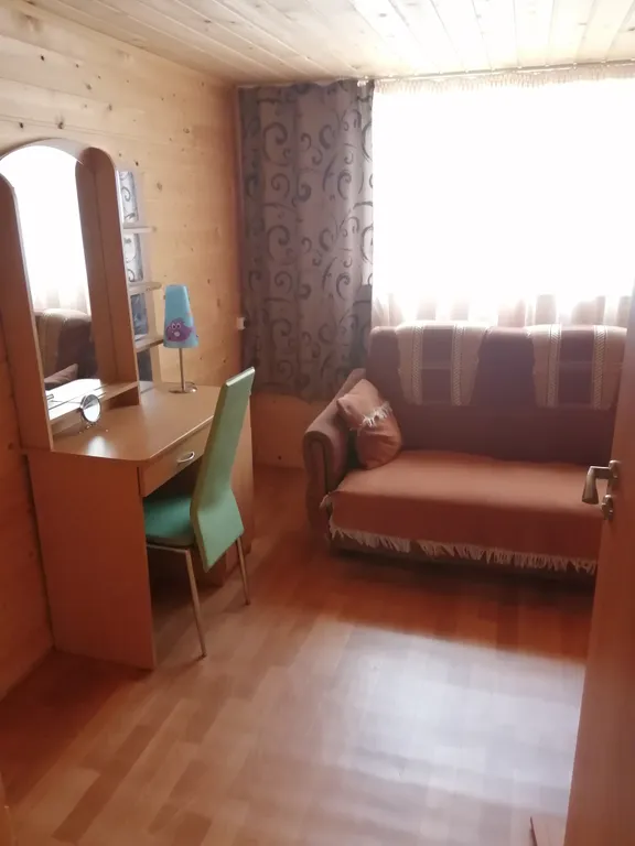 Дом на берегу с баней и лодкой