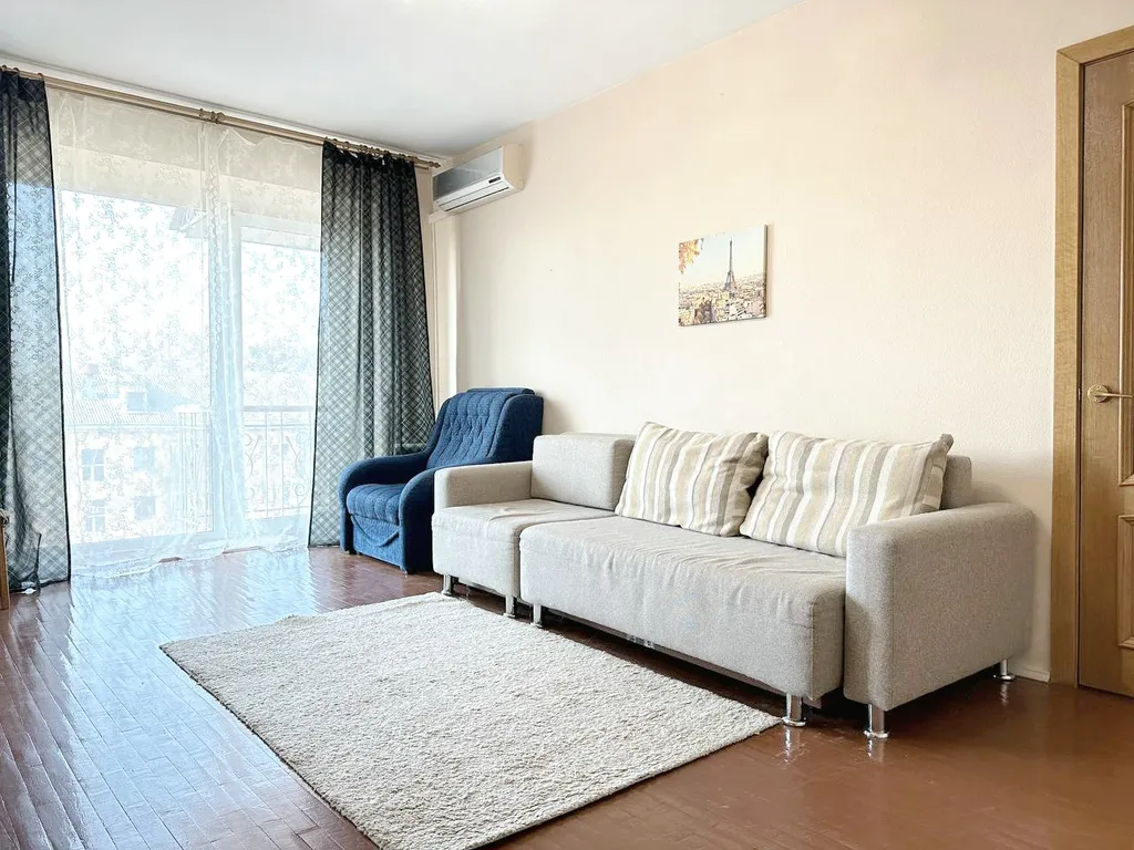 2-комнатная квартира в центре на Кирова рядом со стадионом Химик