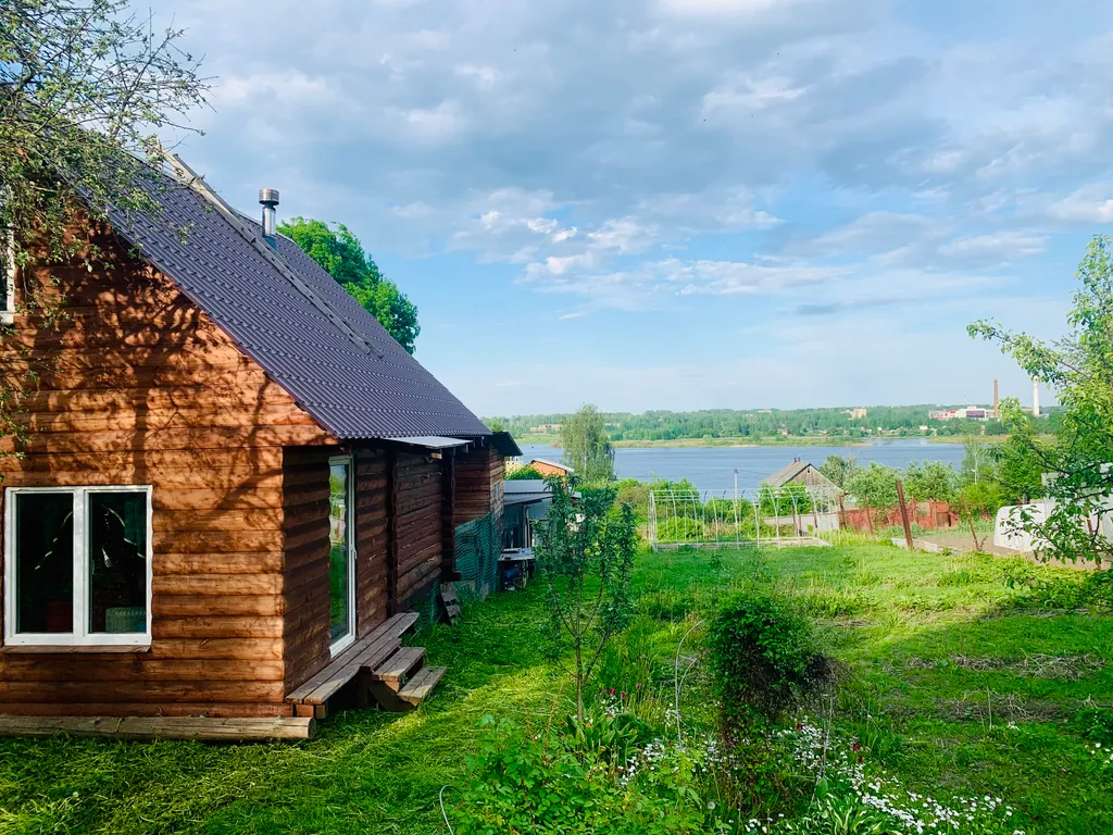 Дом с баней и с видом на Волгу